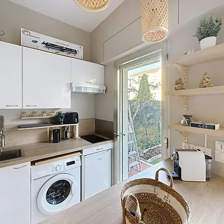 Cozy With Garden And Parking In Apartment *