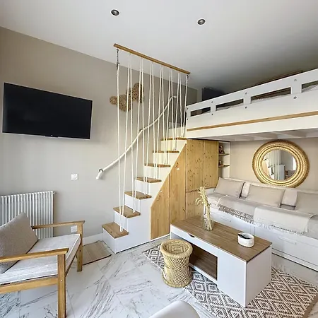 Cozy With Garden And Parking In Apartment