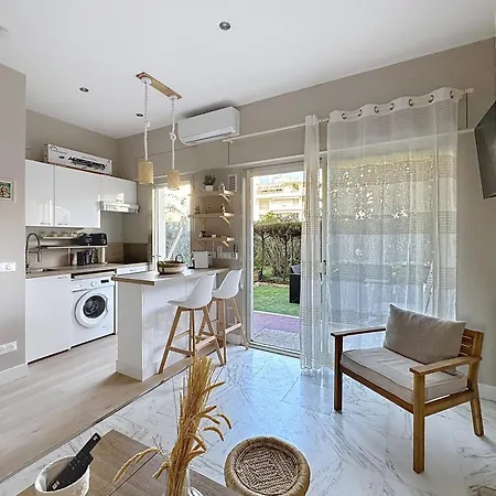 Cozy With Garden And Parking In Apartment *